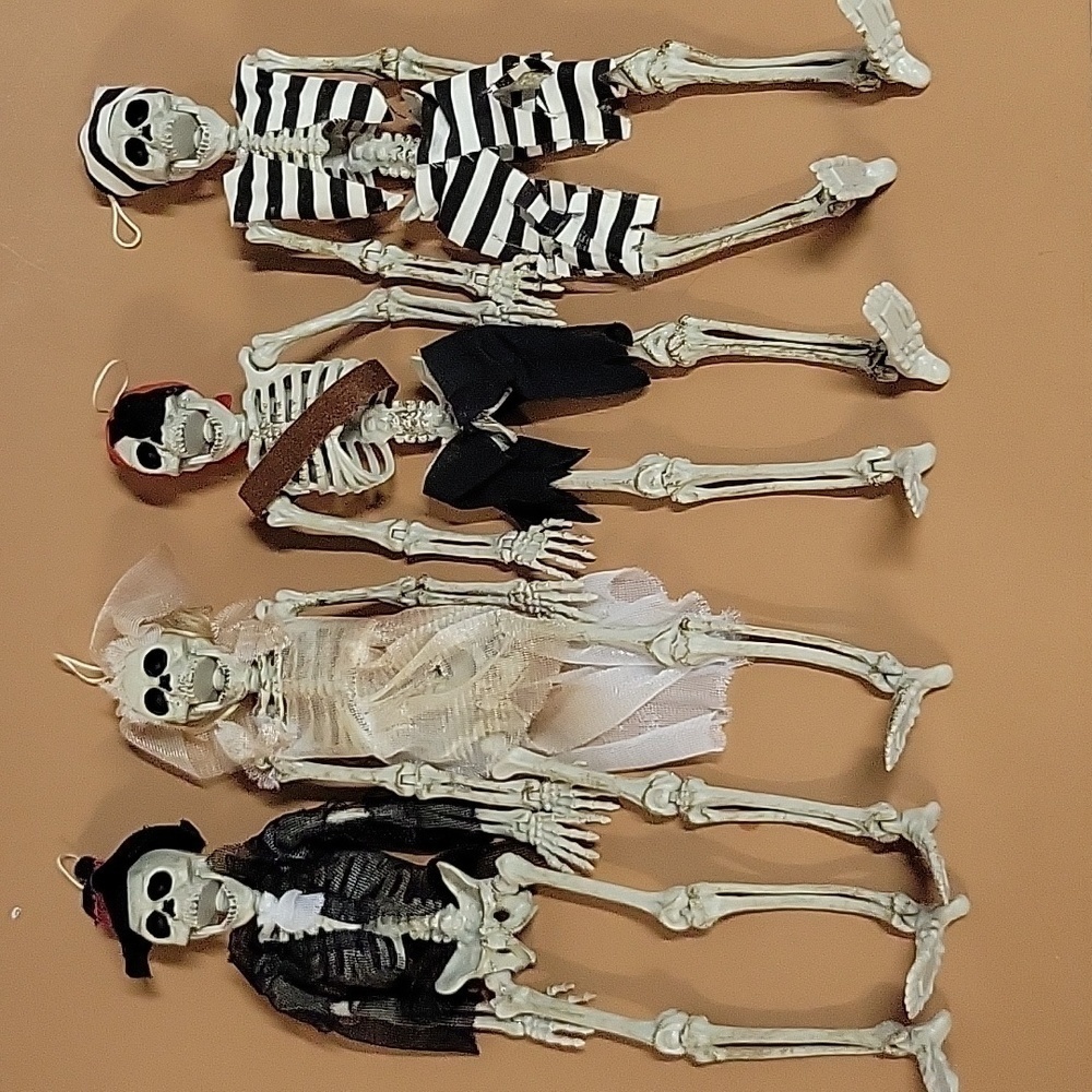 2010 Magic Power Co. (4) Skeletons Halloween Decor